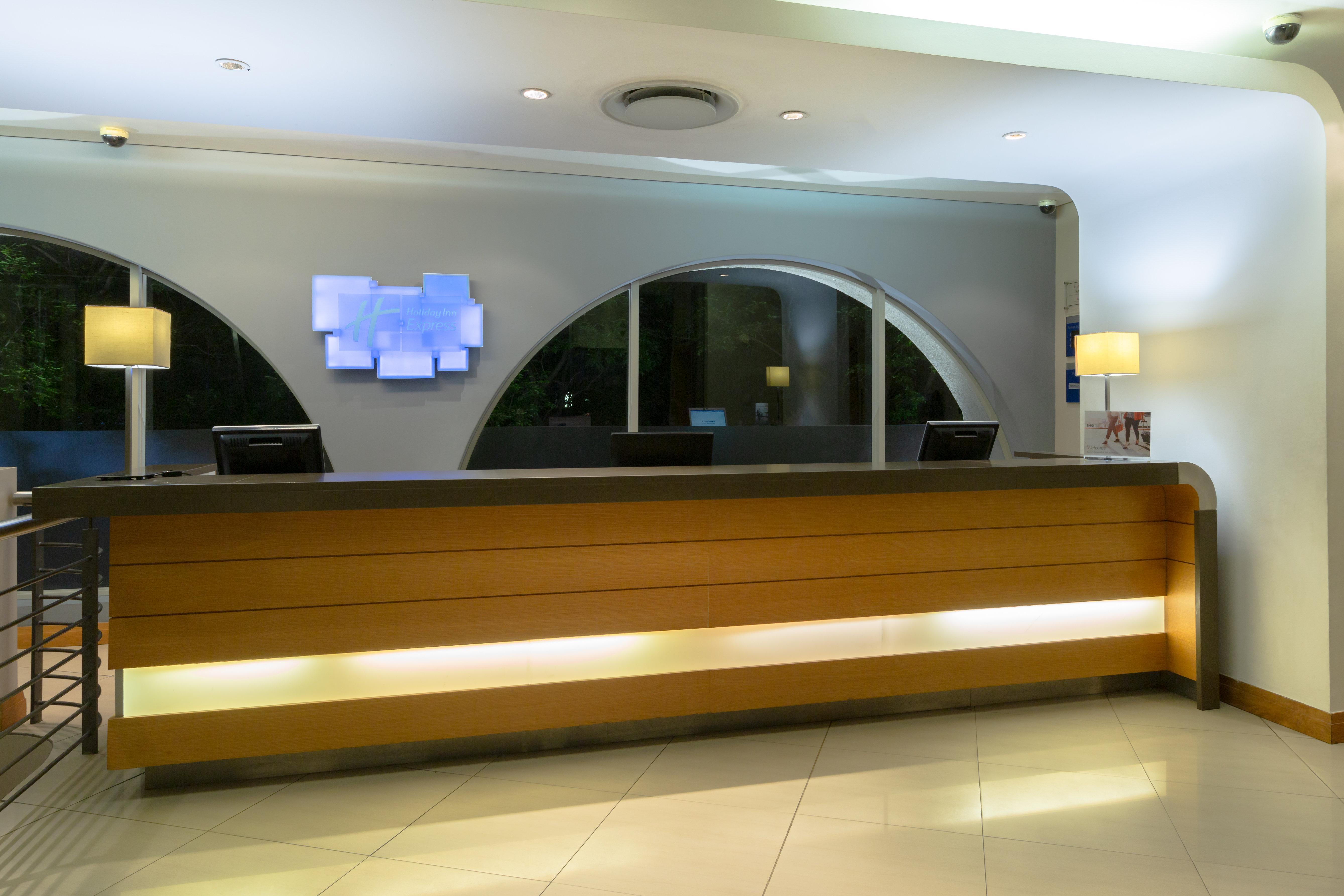 Hotel Express Centre By Ihg