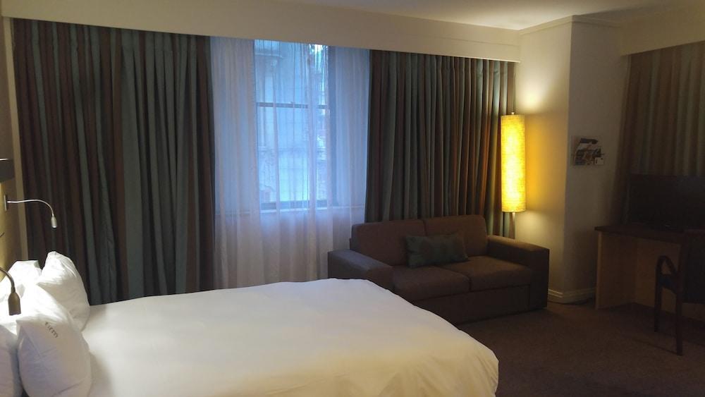 Express Centre By Ihg Hotel 3*