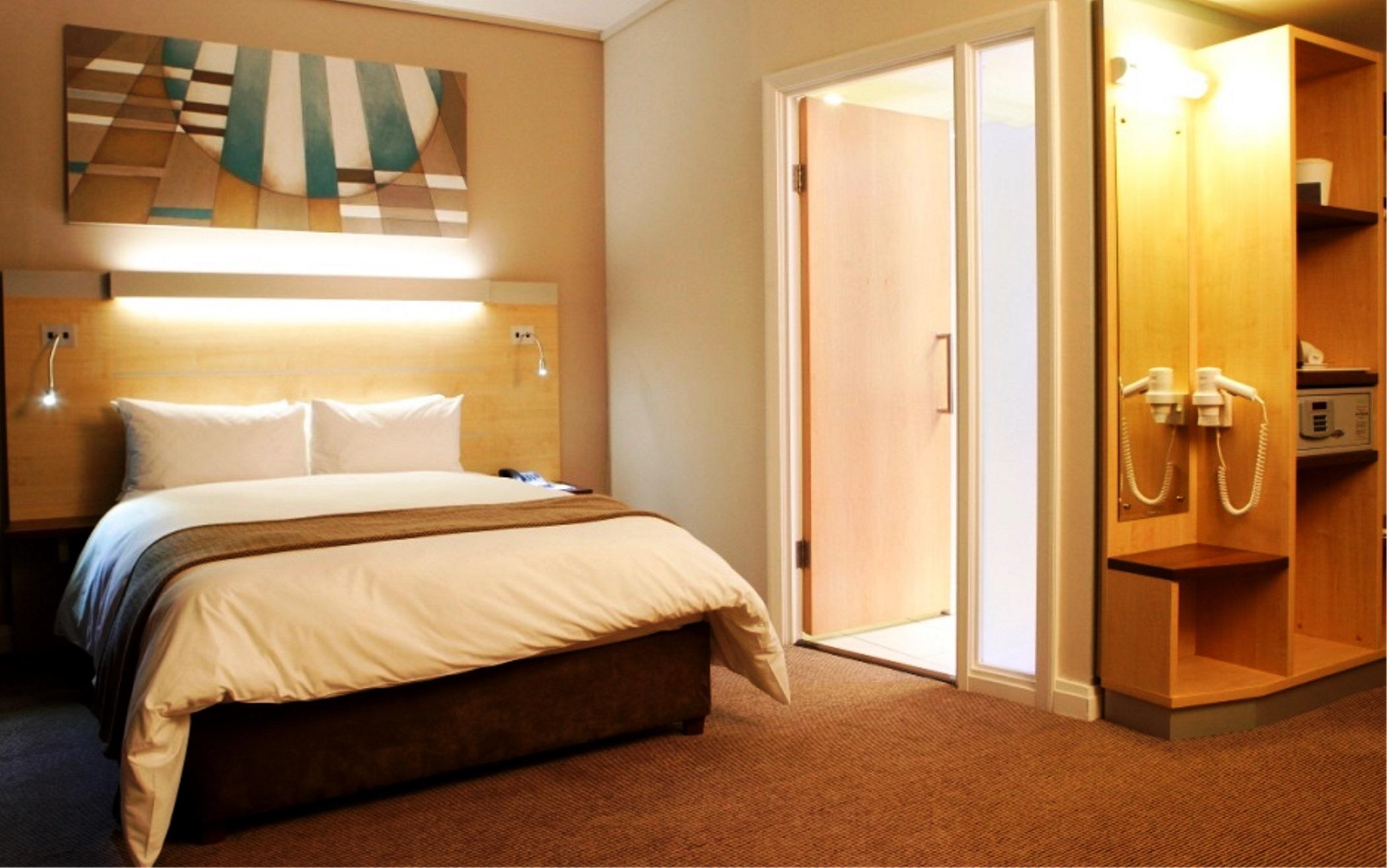 Express Centre By Ihg Hotel 3*