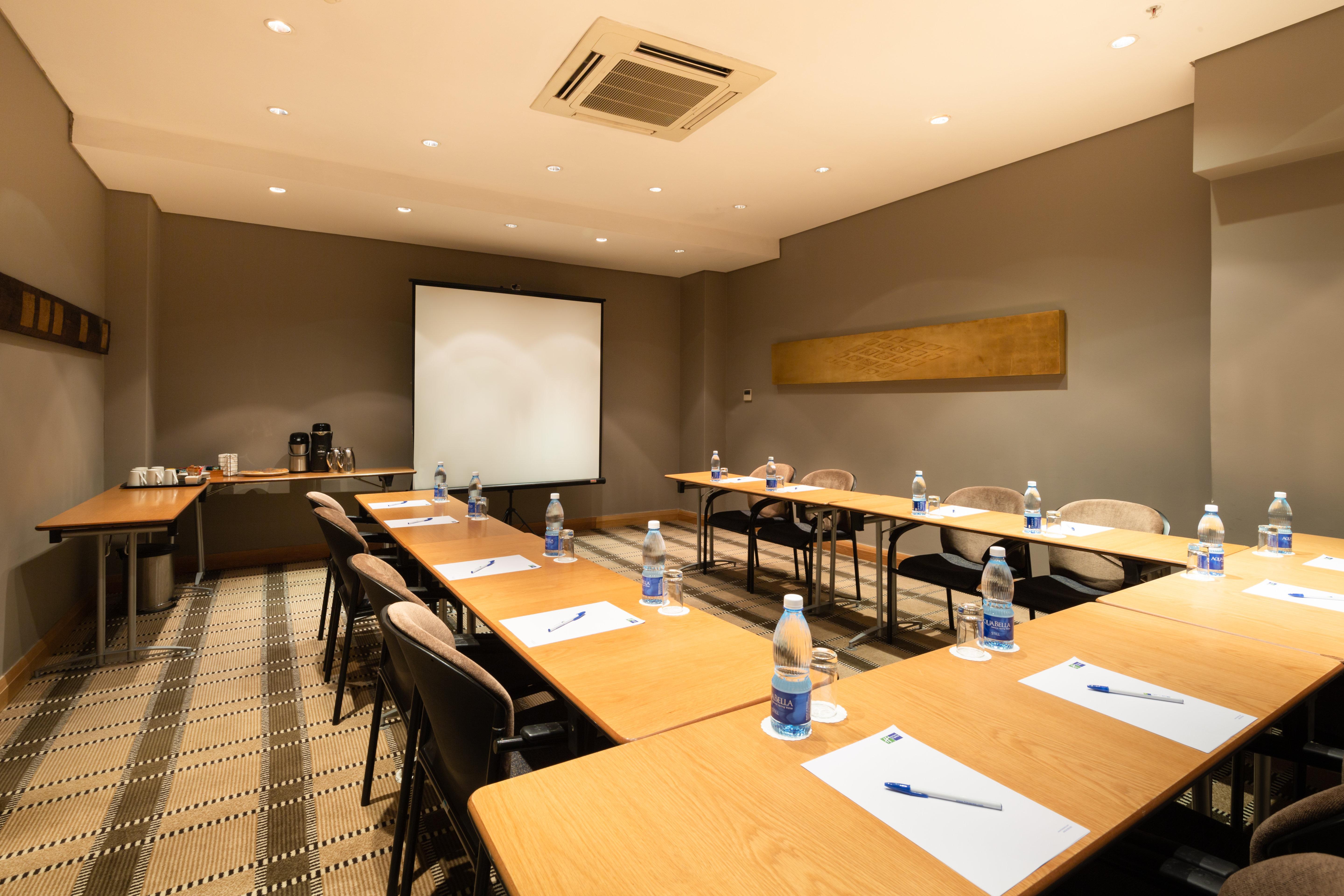Hotel Express Centre By Ihg