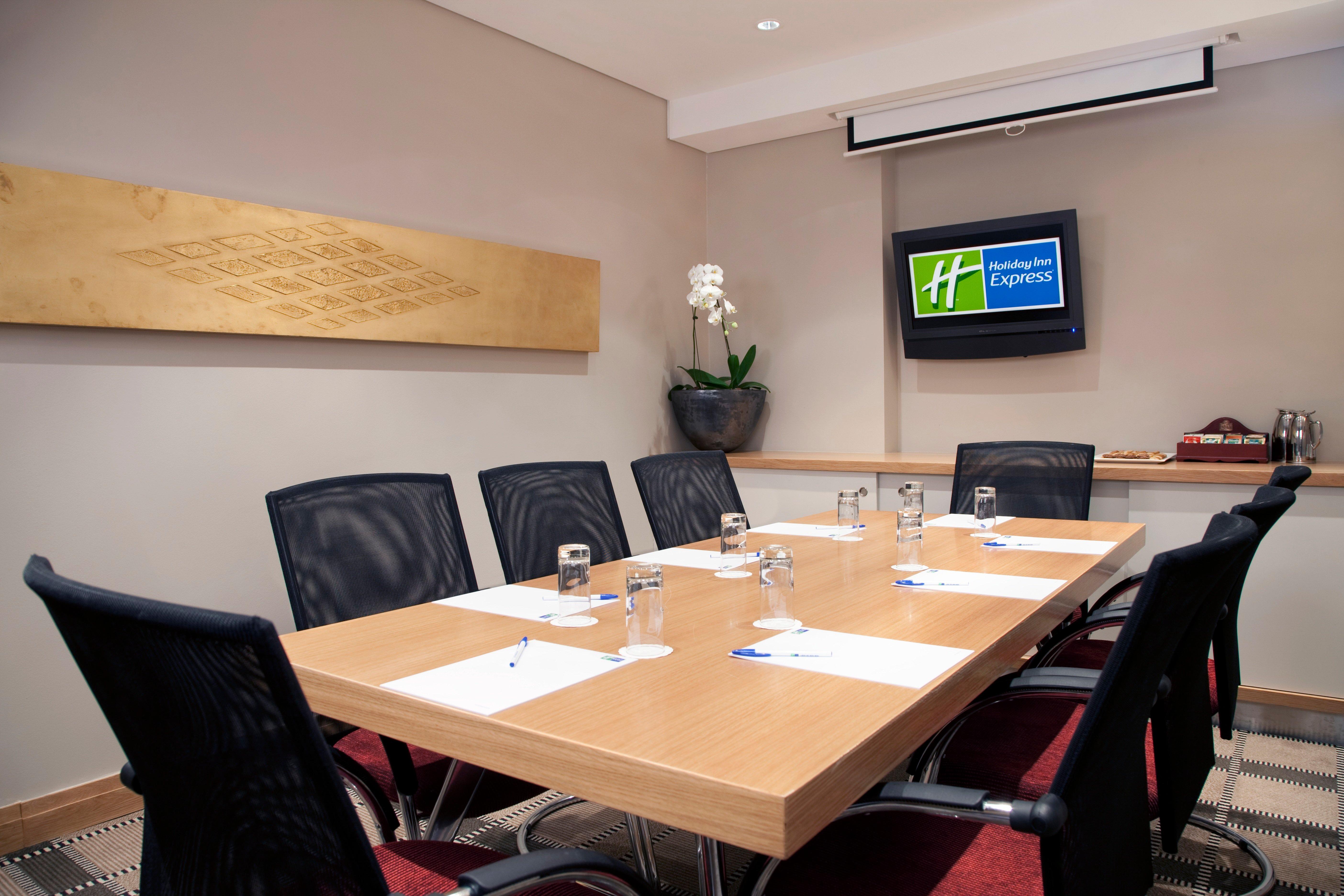 Express Centre By Ihg Hotel 3*