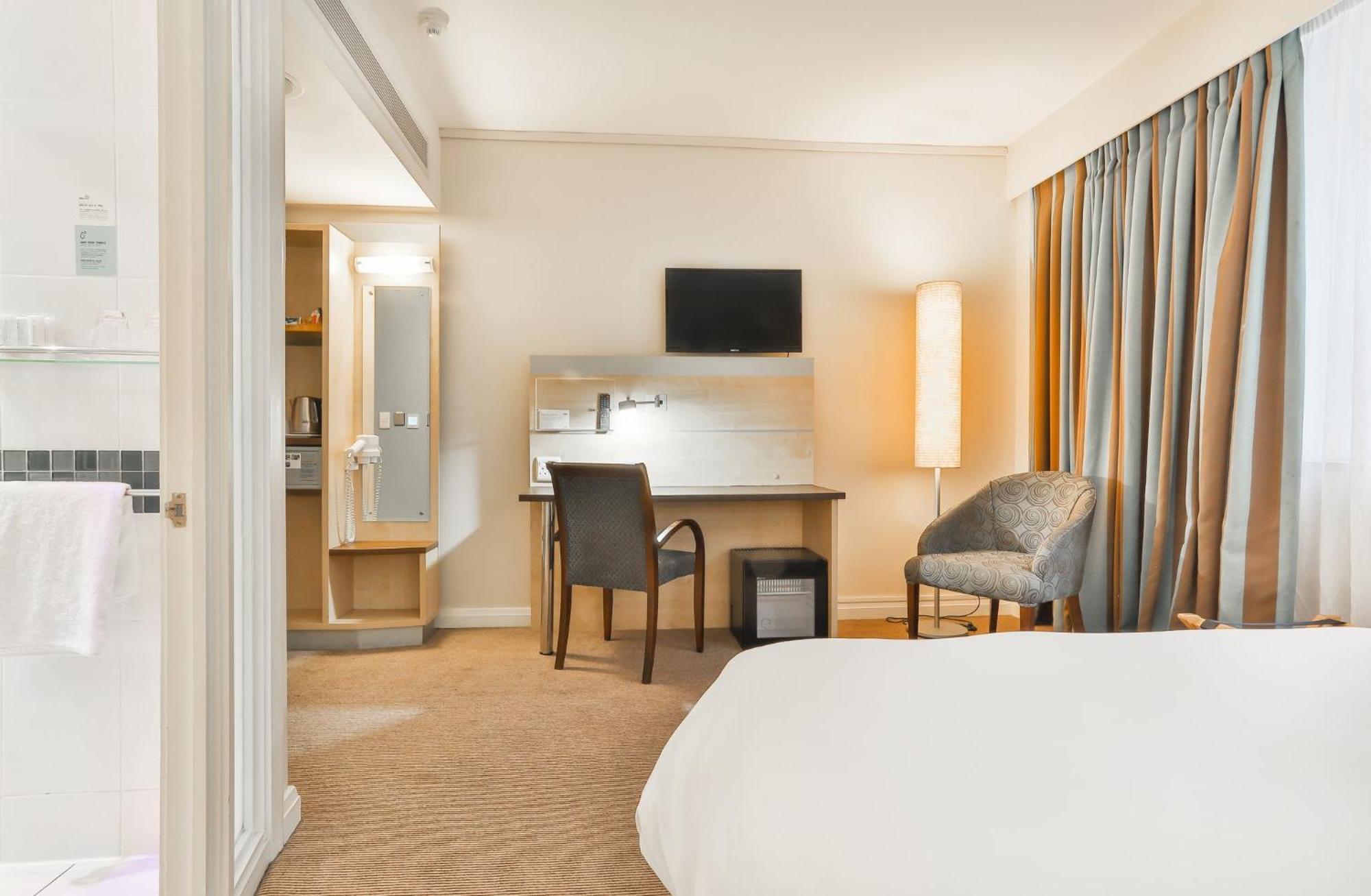 Express Centre By Ihg Hotel 3*
